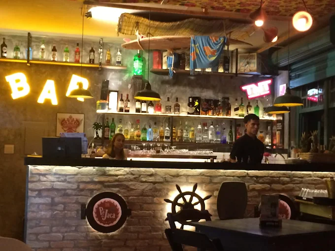 PÉ NA JACA BAR